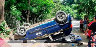 Taxi termina volcado en Las Sierritas de Santo Domingo, Managua