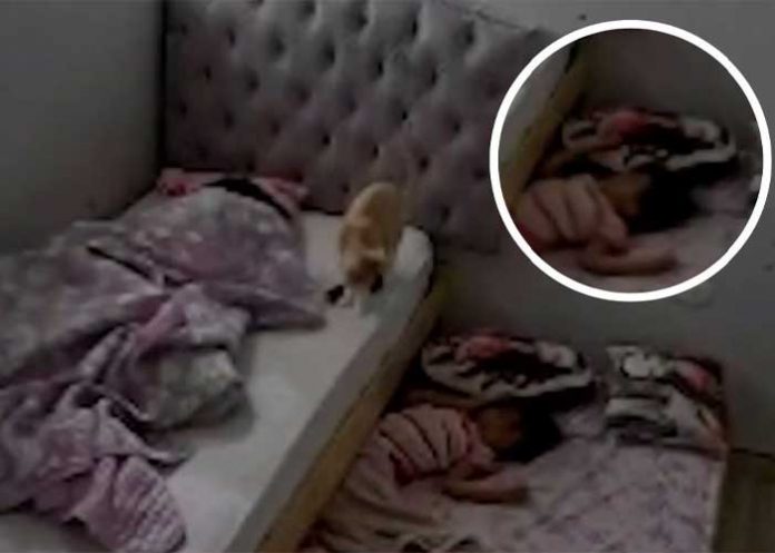 ¡Qué miedo! Supuesta entidad maligna arrastra a una niña debajo de la cama