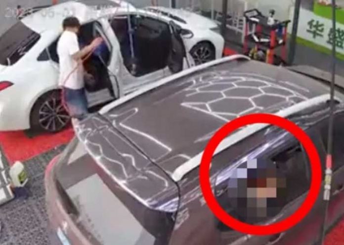 Cuidado: Cabeza de una niña queda atrapada al cerrar la ventana de un carro