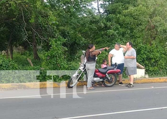 Un motorizado casi manda al otro mundo a extranjero en Granada