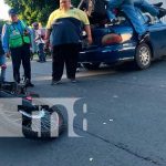 Managua: Motociclista termina en el techo de un vehículo tras impactar con el mismo Foto: Managua: Motociclista termina en el techo de un vehículo tras impactar con el mismo / TN8