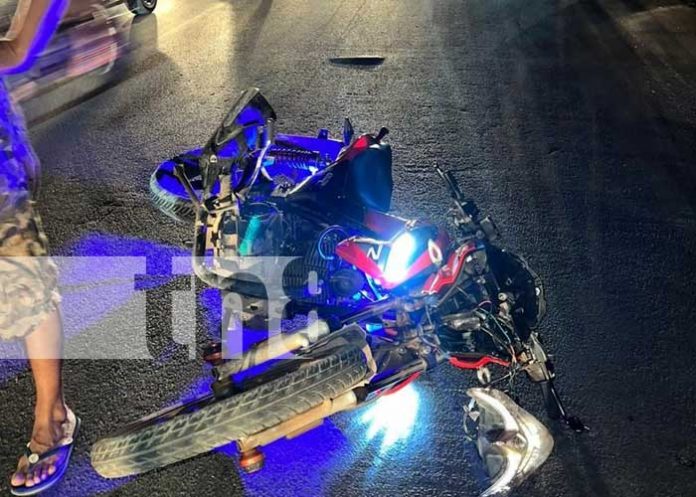 otociclistas lesionados al impactar contra un camioncito en Juigalpa