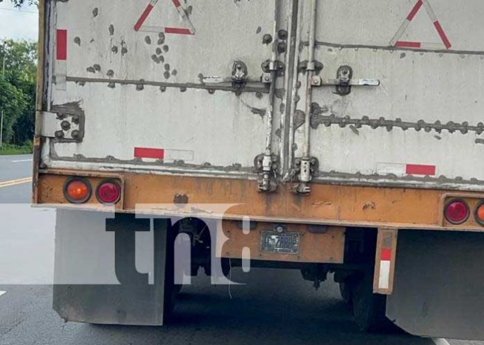 Foto: Motociclista grave al chocar contra rastra en Diriamba / TN8