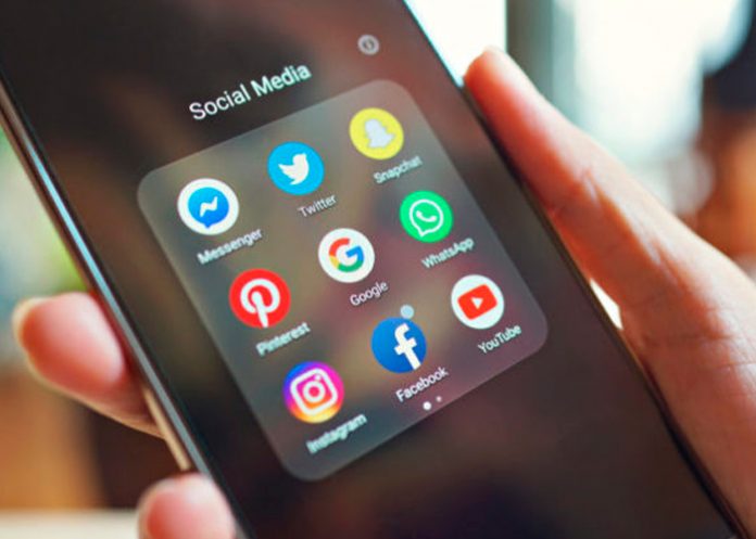 Mientras transmitía en vivo: Influencer es víctima de robo (VIDEO)