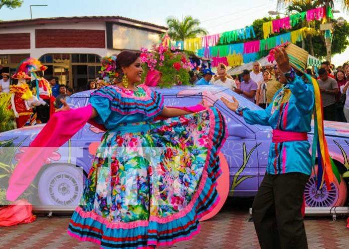 Foto: Catarina recibe el primer festival de la Cotona, batas y trajes folclóricos / TN8