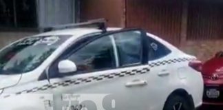 ¡Taxistas se agarran a golpes en el barrio Santa Rosa! Las causas son desconocidas
