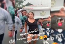 Con baile despiden a su amiga en el ataúd y se vuelve viral en TikTok