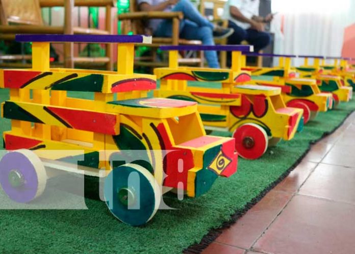 2 MEFCCA desarrolla en Masaya III campamento de juguetería tradicional.