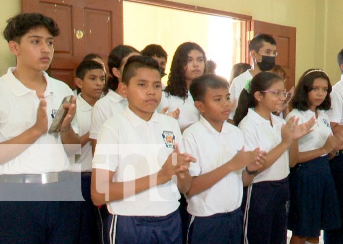 Realizan exposición en homenaje los 74 años de la historieta chilena 