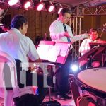 Foto: Familias leonesas se deleitaron con hermosas melodías del músico José de la Cruz Mena / TN8