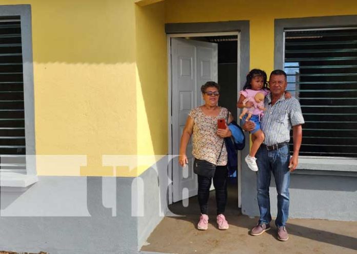 Foto: Familias leonesas son protagonistas de viviendas y lotes del programa Bismarck Martínez / TN8