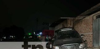Conductor terminó estrellándose contra una pared de una caseta en Jalapa