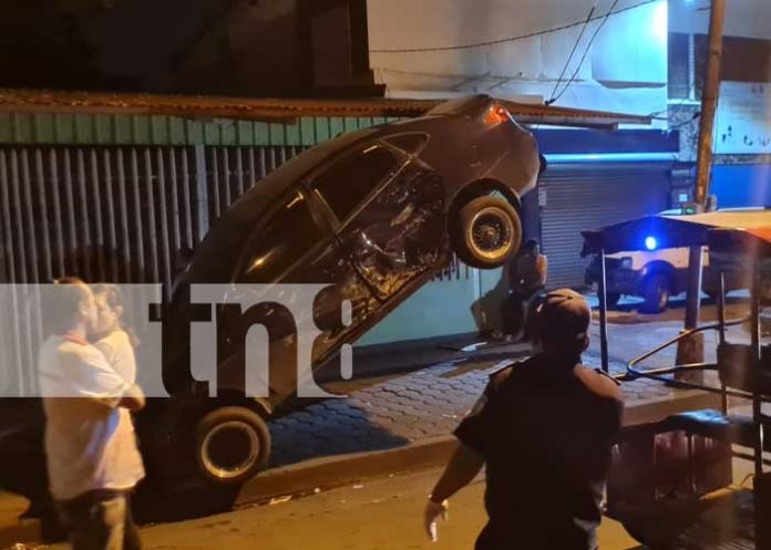 ¿Rápidos y furiosos en Nicaragua?, carro queda 