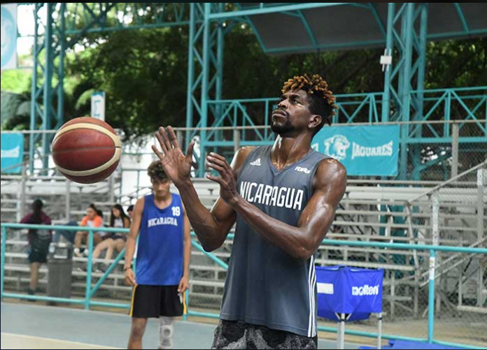 Entrena la Selección de Baloncesto