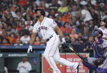 Hablar con su bate y “resetearse”, claves en el despertar de Abreu Jose Abreu comienza a despertar