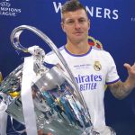 Toni Kroos renueva por una temporada con el Real Madrid Toni Kroos renueva con Real Madrid