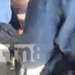 «Sopapean» a delincuente armado que robó a una mujer en Chinandega (VIDEO) Foto: Agresión a ladrón de Chinandega / TN8