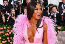 Naomi Campbell mamá de su bebé a los 53 años