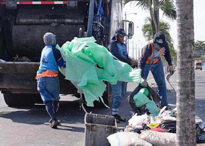 Bebé es abandonado en bote de basura de Ecuador