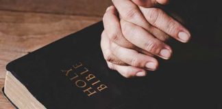Motivo por el que están prohibiendo la Biblia en Estados Unidos