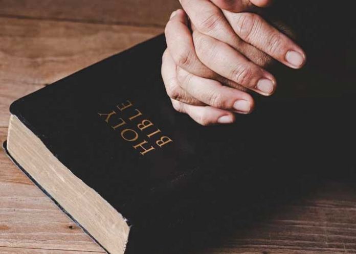 Motivo por el que están prohibiendo la Biblia en Estados Unidos