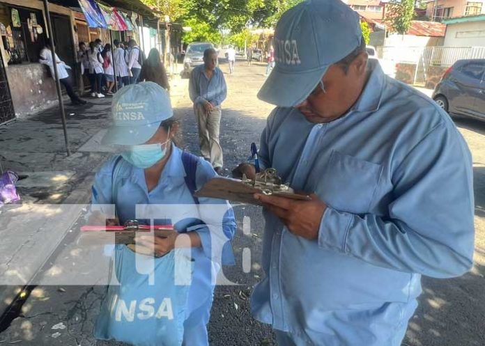 Foto: Aplicación de BTI en barrios de Managua / TN8