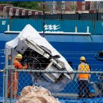 Días después de la implosión, llegan a Canadá los restos del sumergible Titán Días después de la implosión llegan a Canadá los restos del sumergible Titán