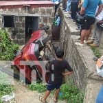 Carro cae sobre vivienda en Diriamba: Mujer casi muere aplastada Foto: Carro cae sobre vivienda en Diriamba, Carazo / TN8