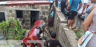 Foto: Carro cae sobre vivienda en Diriamba, Carazo / TN8
