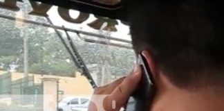 Foto: Momentos que captan a conductor de bus en el sector del 7 Sur hablando por celular / TN8