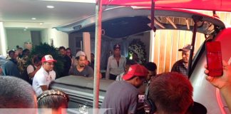 Al son de tambores y bailes rinden homenaje al director de comparsa Ekatombe