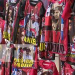 Camisetas, pañoletas y más: Comerciantes de Nicaragua listos para el 44/19 Foto: Comercio con productos alusivos al 44/19