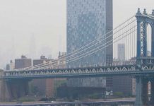 Humo oscurece Nueva York y pone en alerta EE.UU.