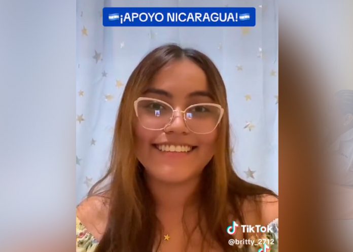 Chavala nica se rifa al canto para ser 