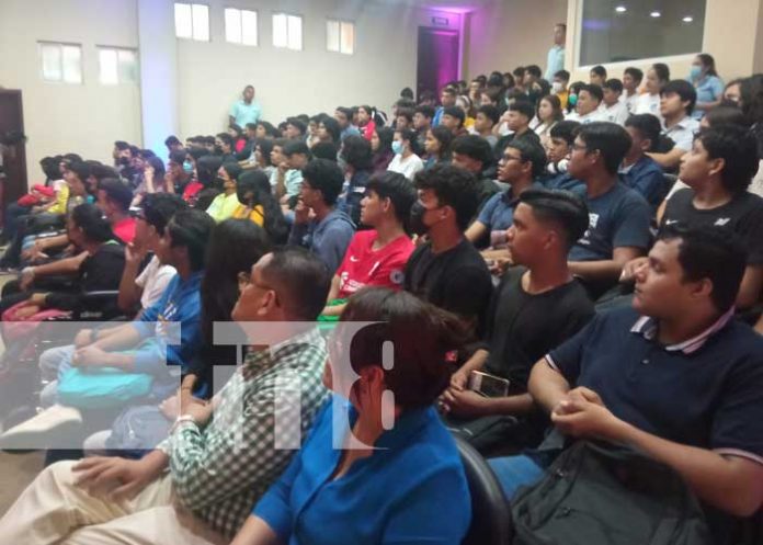 Foto: Ponencia de seguridad informática en la U de M / TN8