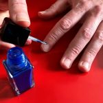 Tres meses de cárcel en España por insultar hombre que llevaba uñas pintadas Tres meses de cárcel en España por insultar hombre que llevaba uñas pintadas