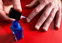 Tres meses de cárcel en España por insultar hombre que llevaba uñas pintadas Tres meses de cárcel en España por insultar hombre que llevaba uñas pintadas