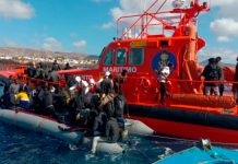 Trágica muerte de una migrante embarazada dentro de un bote en España Trágica muerte de una migrante embarazada dentro de un bote en España