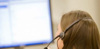 Obligan a operadores de Call Center en España a trabajar junto a cadáver de compañera