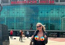 Presentadora se desnuda en estadio del Manchester United