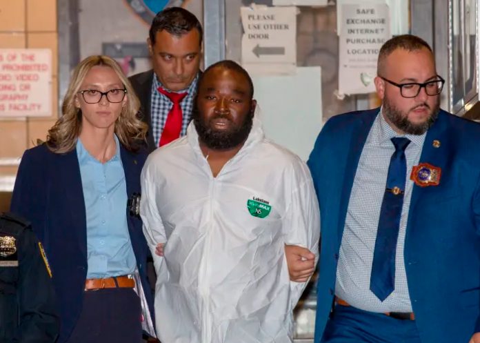 ¡Sangriento! Mató a su mujer propinándole más de 30 puñaladas en Brooklyn