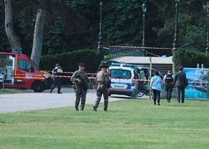 Hombre ataca con cuchillo a 4 menores en Francia