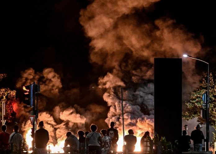 Edificios quemados por la muerte de un adolescente a mano de un policía en Francia