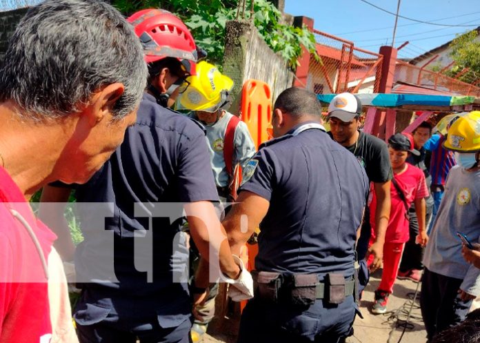 ¡Vivo de milagro! Joven cae al vacío en un cauce de Granada
