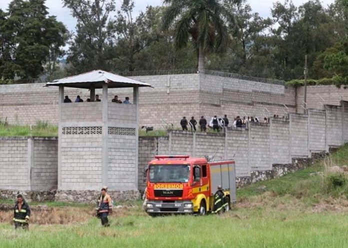 41 muertos en un incendio durante motín en cárcel de mujeres en Honduras