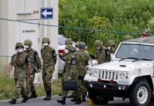 Balean y matan a dos soldados en una base militar en Japón