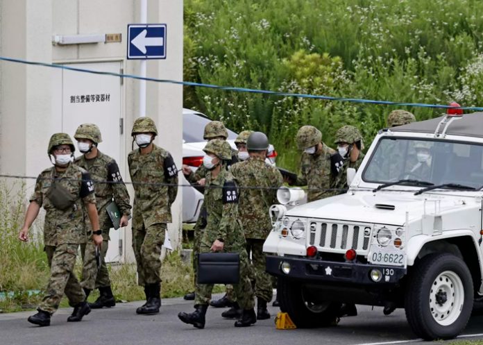 Balean y matan a dos soldados en una base militar en Japón