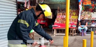 ¡Óptimas condiciones! Bomberos inspeccionan hidrantes en el mercado Roberto Huembes