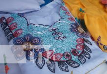 Certamen de la cotona, batas y trajes folclóricos desde el Mercado de Masaya Certamen de la cotona, batas y trajes folclóricos desde el Mercado de Masaya