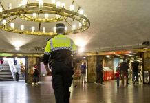 Tremenda paliza recibe una trans en el metro de Barcelona ¡la policía ya investiga! Foto: Agresión contra una persona trans en el metro de Barcelona